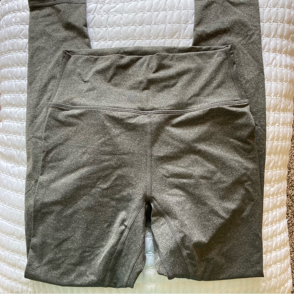 Speckled gray classic TYC effortless leggings